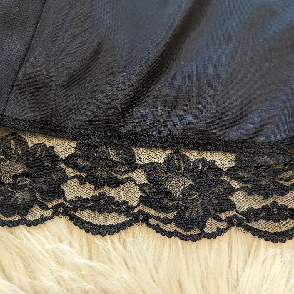 Vintage black fitted dress slip with pretty lace trim size S - Picture 7 of 7